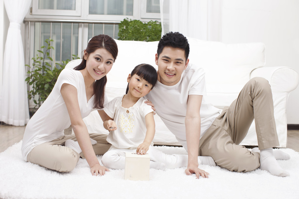 有乐趣的家庭图片