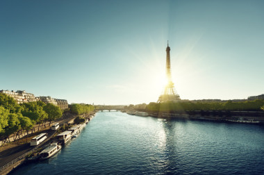 埃菲爾鐵塔日出時(shí)間圖片