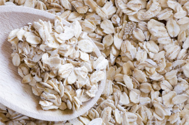 麥片和勺子照片