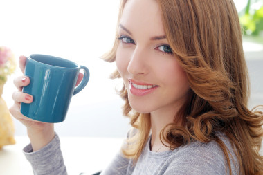 幸福的女人，与美丽的笑容图片