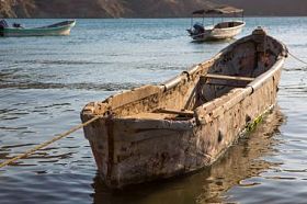 渔船停泊在塔甘加湾