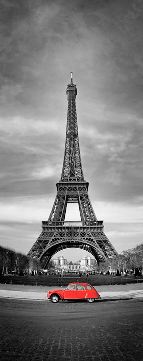 艾菲尔铁塔和红色的旧车-巴黎