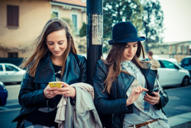 正宗的兩個(gè)美麗的朋友圖片