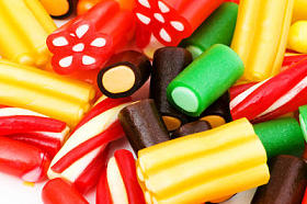 背景所作的色彩缤纷的糖果照片