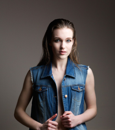 優(yōu)雅的年輕女性時(shí)