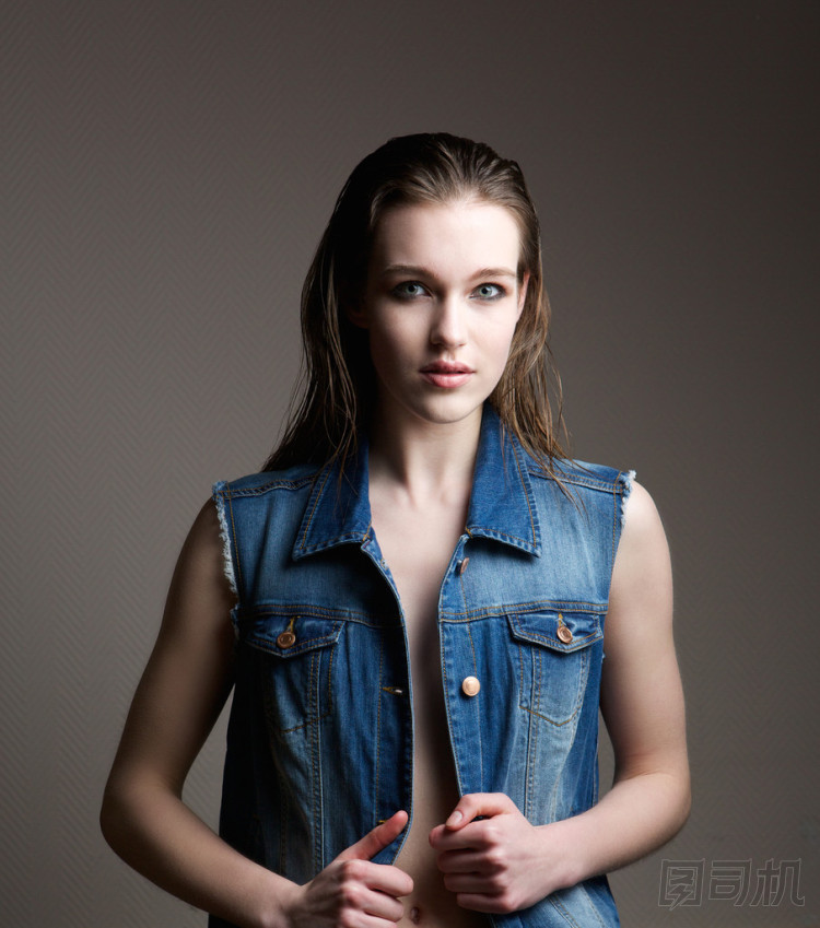 優(yōu)雅的年輕女性時(shí)