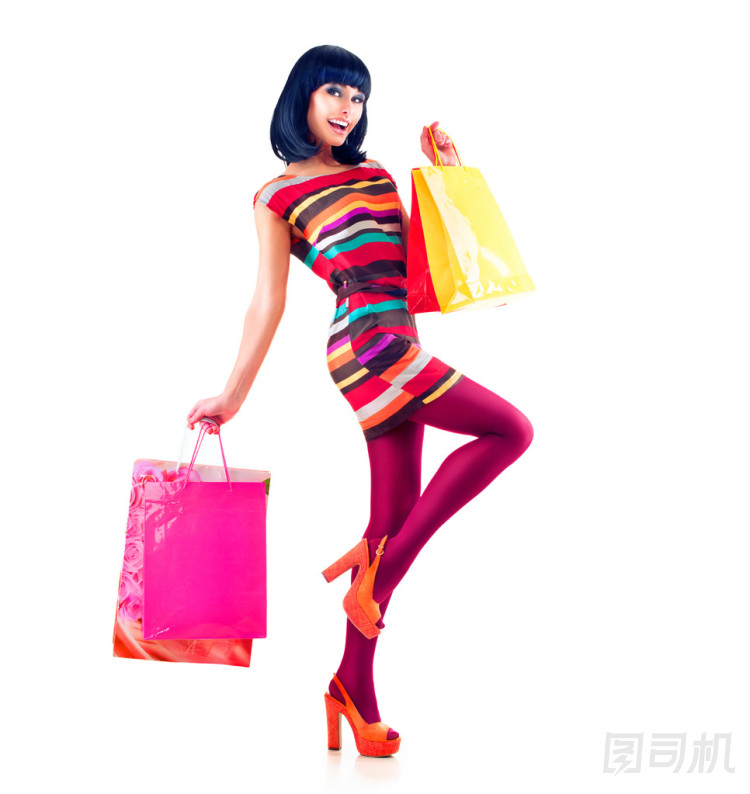 時(shí)尚的購(gòu)物模式女孩全長(zhǎng)畫像