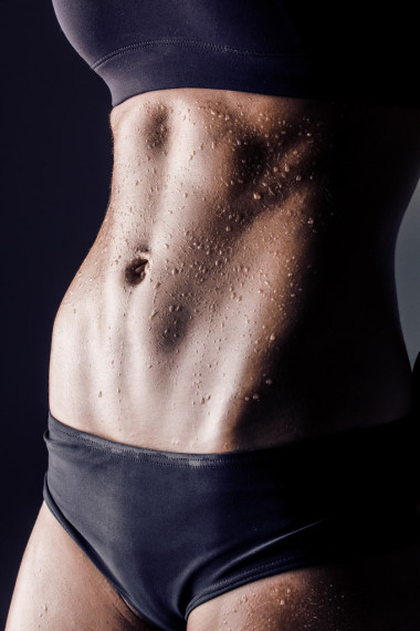 特写工作室拍摄健身女人 abs