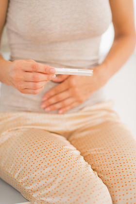 女人控股怀孕测试