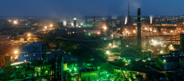 工業(yè)冶金廠的夜景的全景圖片