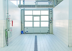 手洗车设施。入口视图.图片