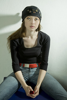 画像有吸引力的年轻女孩与长长的头发