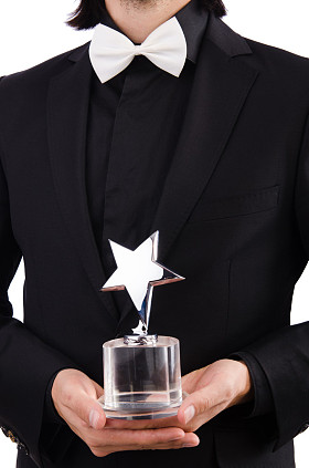 商人颁发奖杯图片