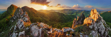 在日落時(shí)分，斯洛伐克，vrsatec 全景山風(fēng)景