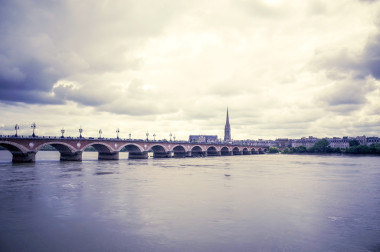 在波爾多的石質(zhì)古橋圖片