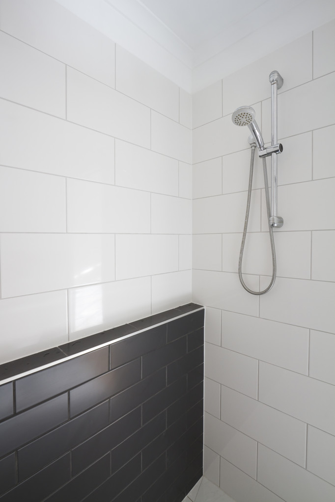 当代走在淋浴间图片 当代走在淋浴间图片