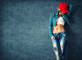 性感的年轻女性图片