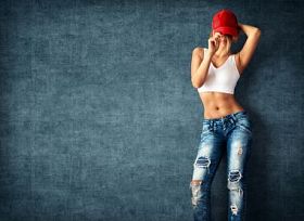 性感的年轻女性