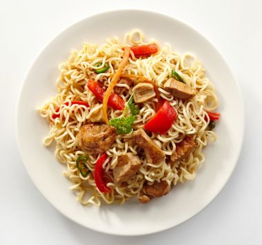 与鸡和蔬菜面条图片