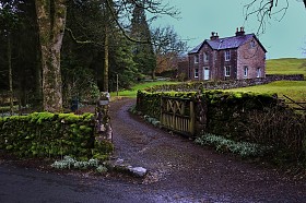 在庄园里的春天图片