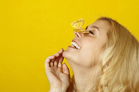 蝴蝶女孩的鼻子上图片