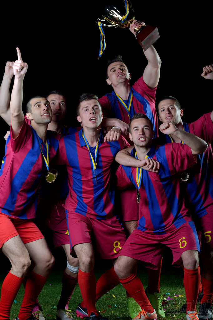 足球球員慶祝勝利照片