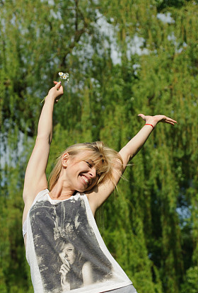 美丽的姑娘欢喜