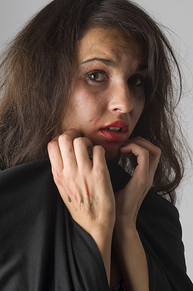 破碎的化妆照片