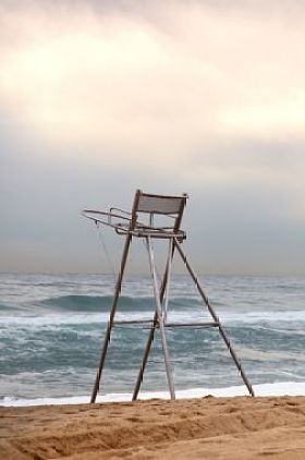 在日落海滩救生员塔