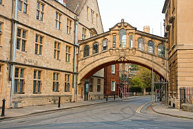 牛津大学的城市。英国图片