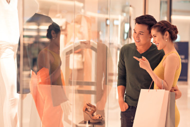 和丈夫一起購物