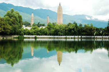 著名的三塔的地標(biāo)圖片