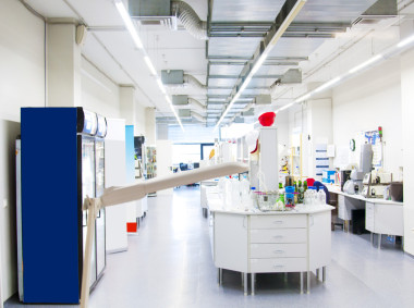 干凈的白色實驗室照片