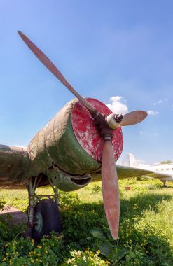 古老的俄羅斯渦輪螺旋槳飛機(jī)機(jī)場(chǎng)被遺棄總之