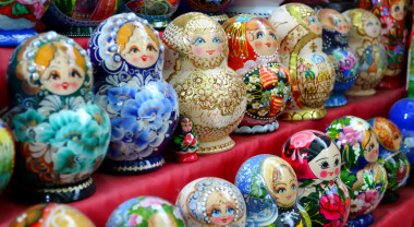 一家集彩色木 matryoshkas