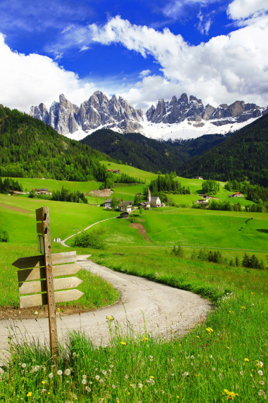 Val di Funes-美丽的高山峡谷中多洛米蒂山、 无
