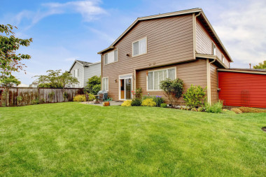 房子的外表。后院天井面积