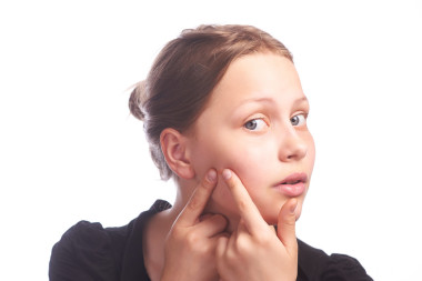 十幾歲的女孩與問題皮膚