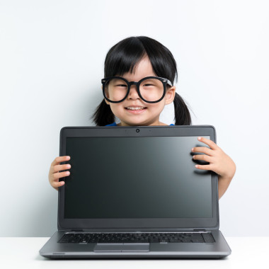 女嬰用的筆記本電腦圖片