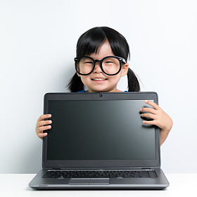 女婴用的笔记本电脑图片