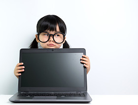 女婴用的笔记本电脑图片