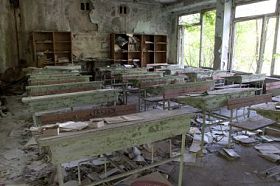 废弃的学校图片