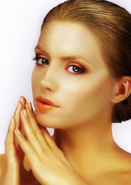 优雅华丽时装模特古铜色的皮肤