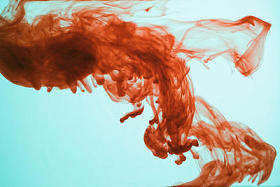 在水中的血图片