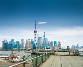 上海的天际线和观光平台照片