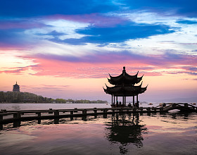 在日落的杭州风景图片