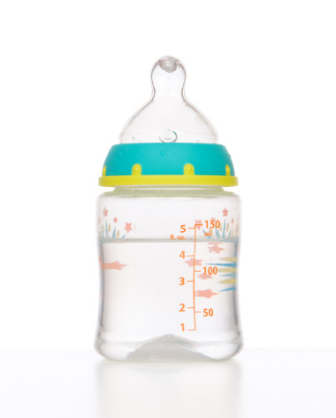 嬰兒嬰兒奶瓶喝水圖片