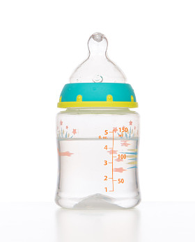 婴儿婴儿奶瓶喝水图片