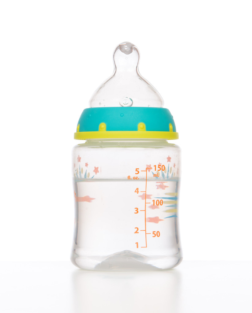 婴儿婴儿奶瓶喝水图片