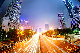 风景秀丽的城市的夜晚图片